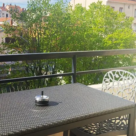 Pansiyon 20 M2 S De B Et Wc Prives, Garage *